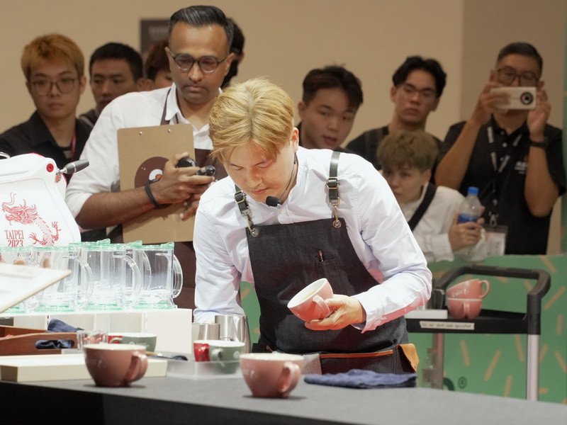 林紹興參加2023 WCC (World Coffee Championships)世界盃拉花大賽